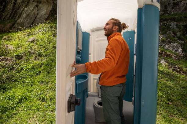 Porta potty delivery and setup in Mansfield Center, CT